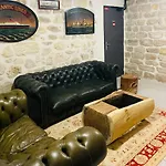 Fraternity-hotel Paris