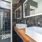 Fraternity-hotel