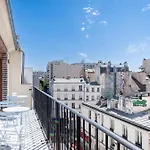 Fraternity-hotel *