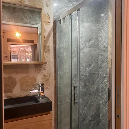 Fraternity-hotel ホステル *