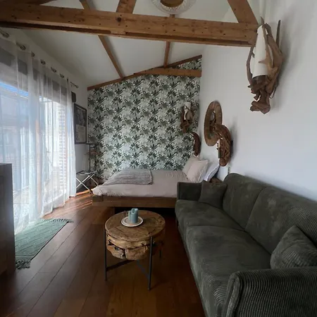 Fraternity-hotel ホステル