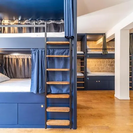 Ostello Fraternity-hotel Parigi