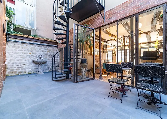 Fraternity-hotel Hostel